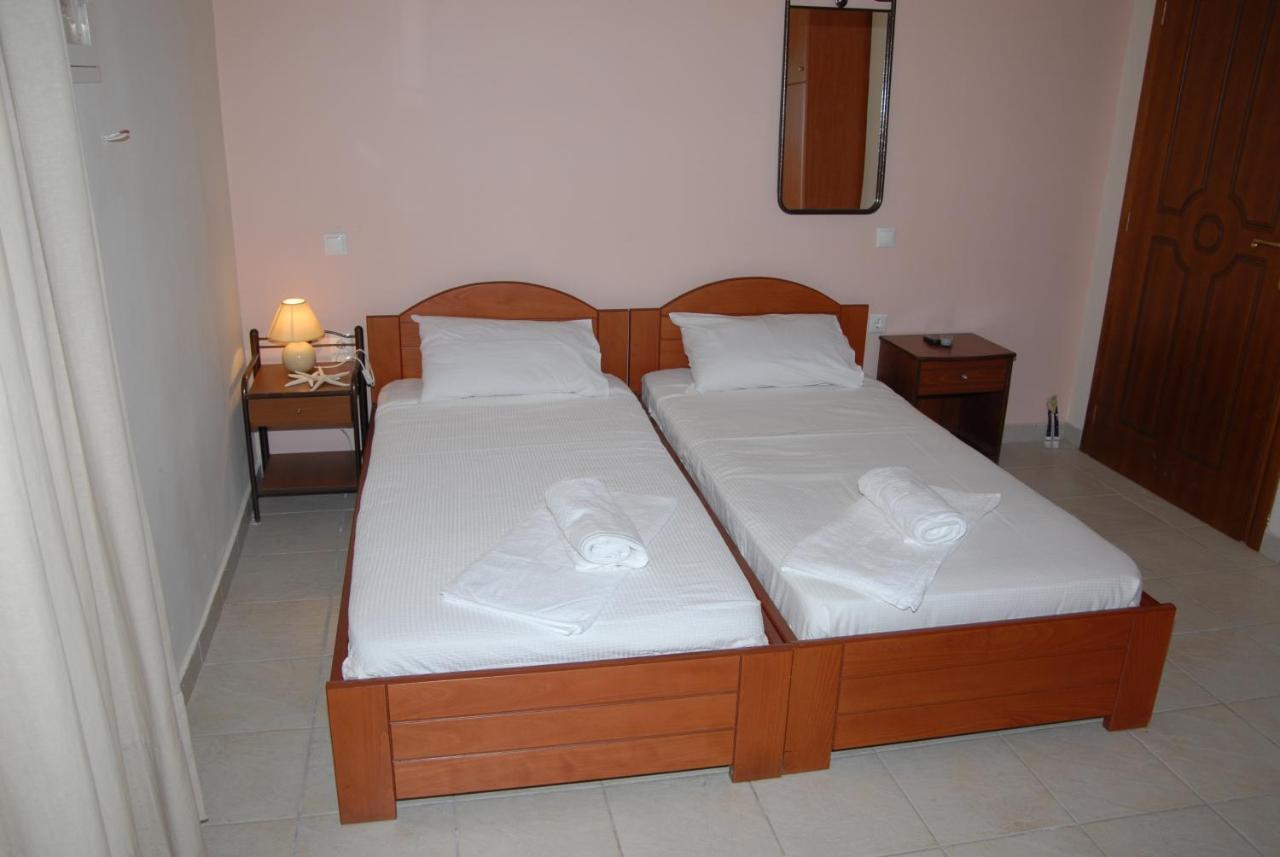 Tsertos Apartments Kamena Vourla Zimmer foto