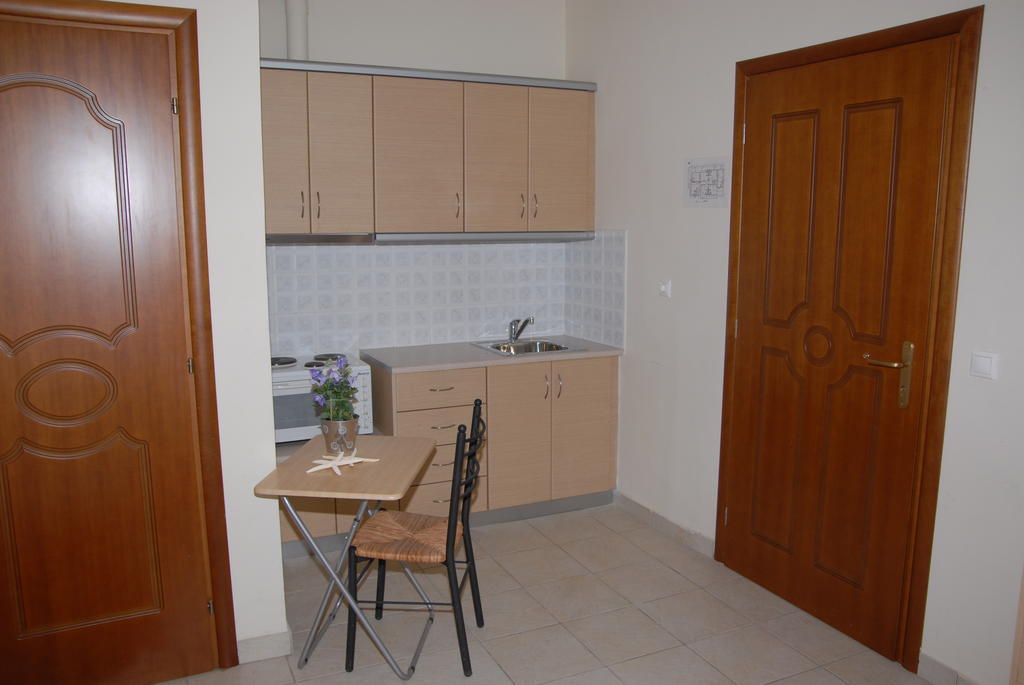 Tsertos Apartments Kamena Vourla Zimmer foto